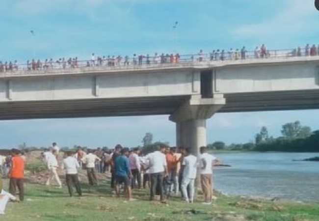 Lucknow News: गोमती नदी में डूबे दो युवक, मूर्ति विसर्जन के दौरान हुई घटना