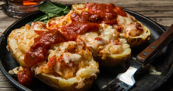 Pizza Baked Potato Recipe: घर पर आज ही बनाये पिज्जा बेक्ड पोटैटो, बच्चे से लेकर बड़े सब चाट जायेंगे उंगलियां