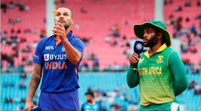 IND vs SA 1st ODI Live : दक्षिण अफ्रीका की धीमी शुरुआत, मलान और डिकॉक क्रीज पर