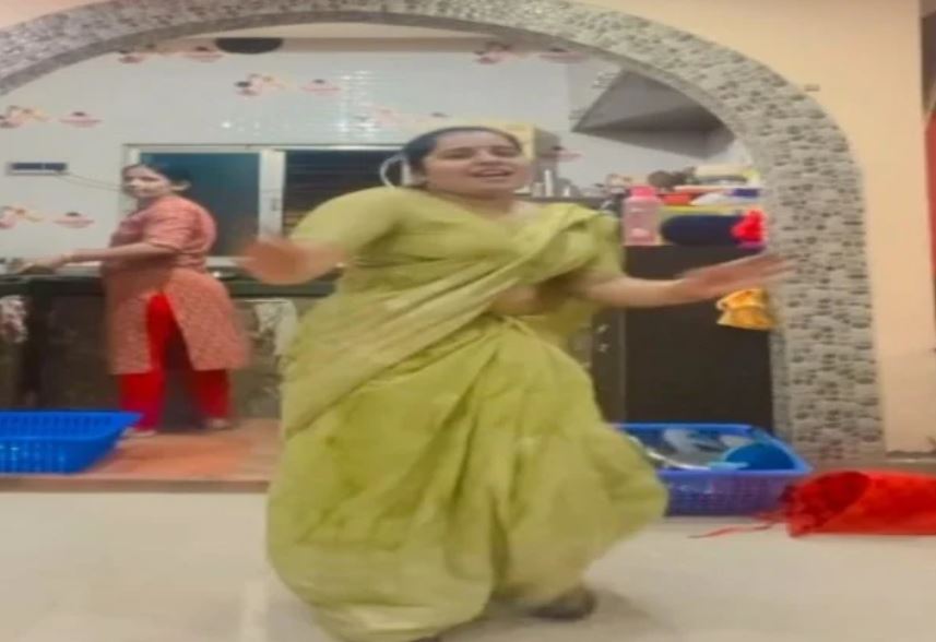 Viral Dance Video: नौकरानी को देखते ही बहू ने किया आइटम सॉन्ग पर डांस, देखते ही दंग रह रह गए लोग