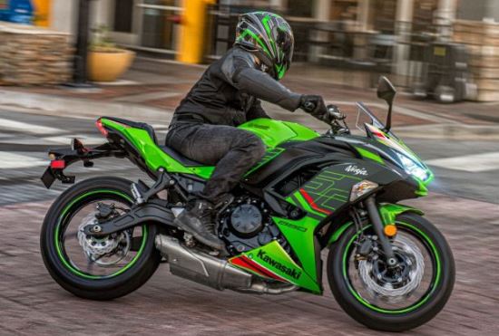 Auto News : Kawasaki Ninja 650 स्पोर्ट्स बाइक लॉन्च, जानें फीचर्स और कीमत