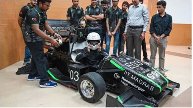 Electric Racing Car : IIT मद्रास के छात्रों ने बनाई पहली इलेक्ट्रिक रेसिंग कार, जानें खासियत