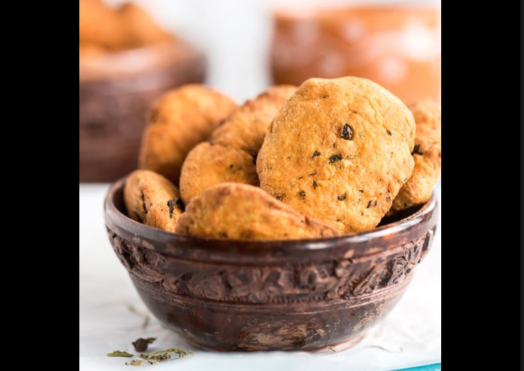 Crispy Methi Mathri Recipe: नाश्ते में आज ही बनाए क्रिस्पी मेथी मठरी, सभी चाटते रह जायेंगे उंगलियां