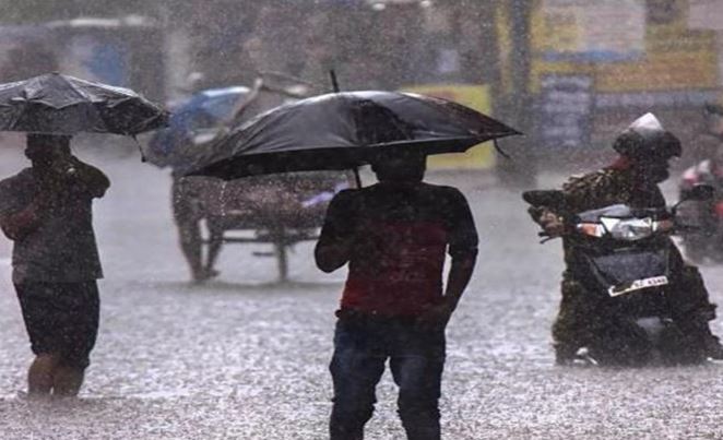 Tamil Nadu Heavy rain Alert : तमिलनाडु में भारी बारिश को लेकर रेड अलर्ट, छात्रों के लिए छुट्टी घोषित