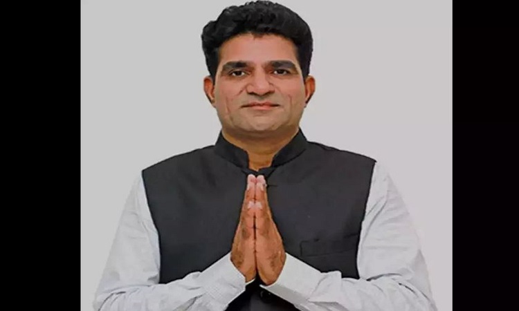 Gujarat Election 2022: गुजरात में आम आदमी पार्टी के मुख्यमंत्री चेहरा होंगे ईसूदान गढ़वी, केजरीवाल ने किया ऐलान