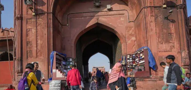 Delhi News: जामा मस्जिद में लड़कियों के प्रवेश पर पाबंदी हटी, LG के दखल से वापस लिया फैसला
