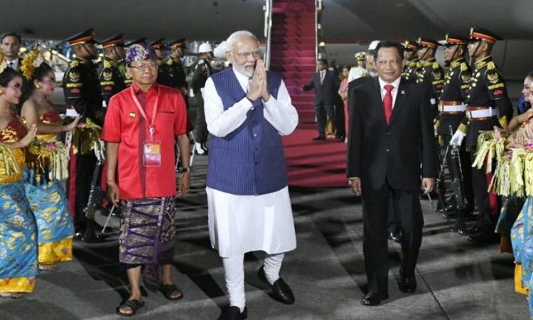 G20 Summit: G20 सम्मेलन में हिस्सा लेने के लिए बाली पहुंचे पीएम मोदी, एयरपोर्ट पर हुआ जोरदार स्वागत
