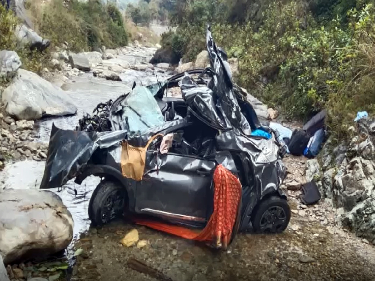 Almora Car Accident : बरात की कार खाई में गिरने से चार लोगों की मौत, घायल बचाए गए