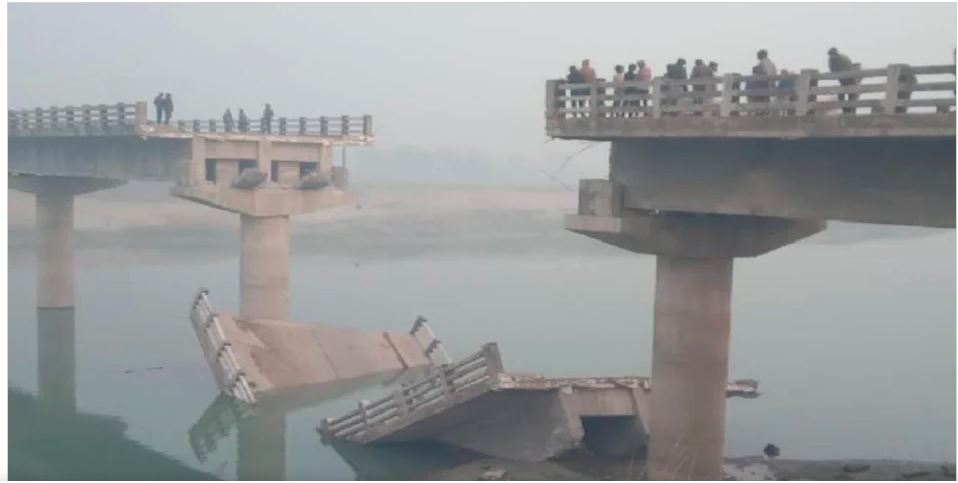 Bihar News : बिहार में 13 करोड़ की लागत से बना पुल उद्घाटन से पहले ही ढहा