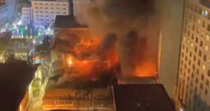 Cambodia Hotel Fire : कंबोडिया के होटल ग्रैंड डायमंड सिटी में भीषण आग, 10 की मौत, 30 घायल