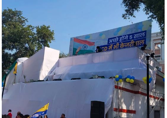 Delhi MCD Election Result : एमसीडी चुनाव में चला झाड़ू, AAP ने 126 सीटें जीतकर हासिल किया बहुमत , भाजपा को 97 सीट मिलीं