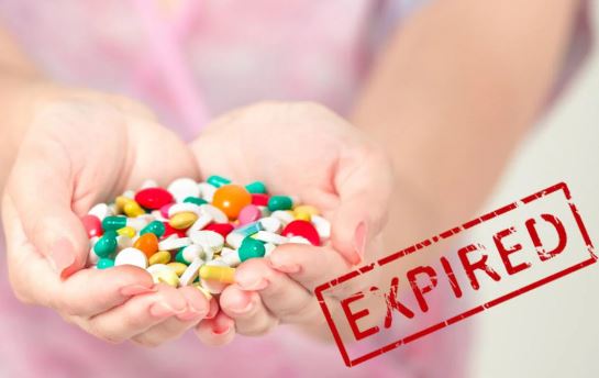 Vastu Tips : निरोगी जीवन जीने के लिए Expiry Medicines फेकिए इस समय, बीमारियां परिवार से दूर हो जाएंगी