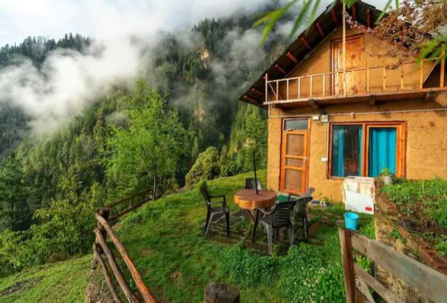 Winter Tourist Destinations : हिमाचल के बंजार घाटी में बसा है जीभी गांव, सर्दियों देखिए कुदरत के नजारे