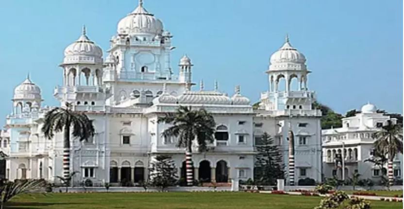 Lucknow COVID-19 Guidelines : किंग जॉर्ज चिकित्सा विश्वविद्यालय मास्क जोन घोषित, बगैर मास्क के ‘नो एंट्री’