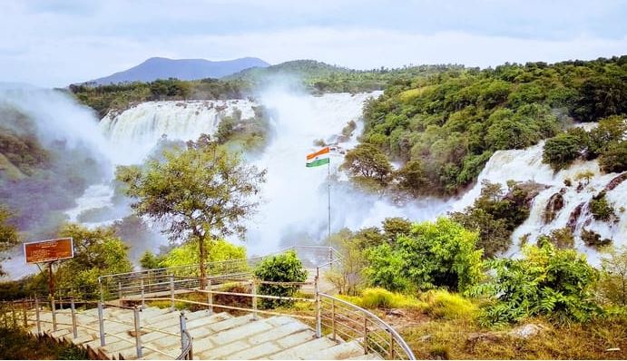 Shivanasamudra waterfall : शिवानासमुद्र जलप्रपात के नजारों के साथ टाइम स्पेंड कर सकते है, प्रकृति की सुंदरता देखने को मिलती