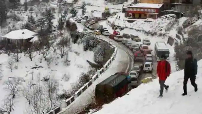 Snowfall in Himachal: हिमालयी राज्य के कई इलाकों में पारा माइनस में लुढ़का,कुछ स्थानों में ताजा बर्फबारी हुई
