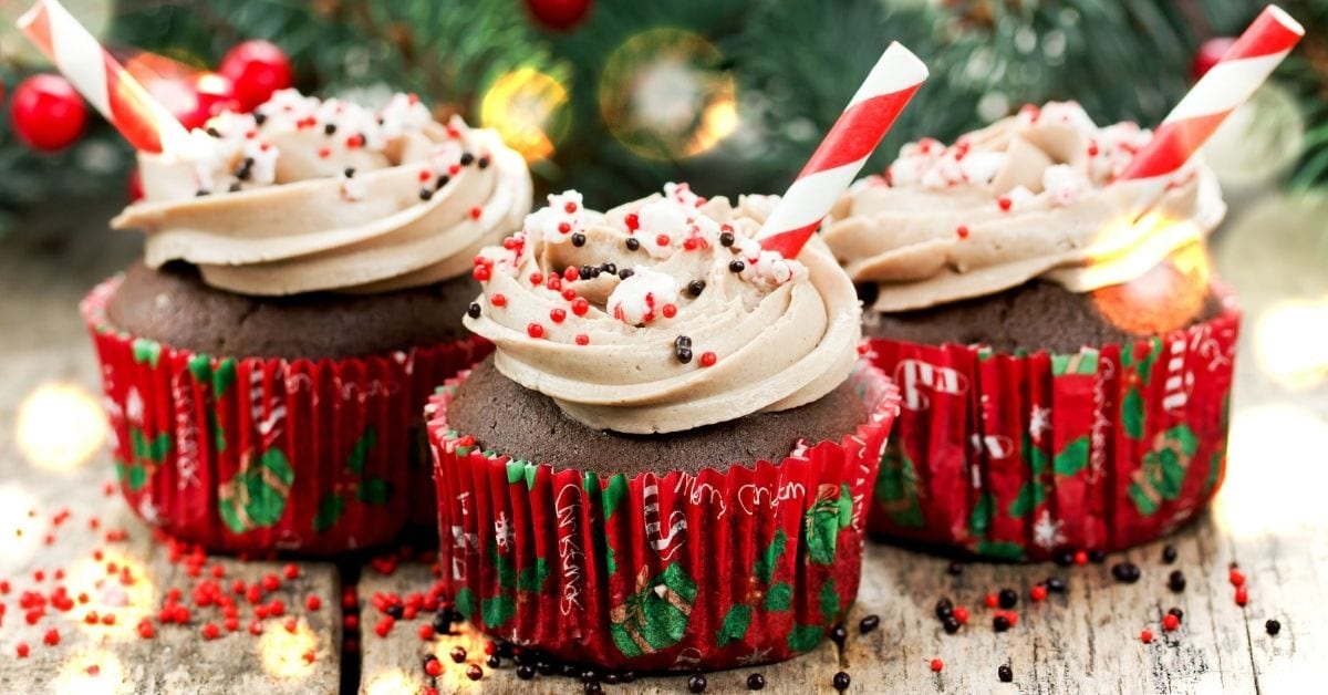 Christmas Cupcakes Recipe: इस क्रिसमस घर में बनाये कपकेक, बच्चों के साथ बड़ों का भी बन जायेगा दिन
