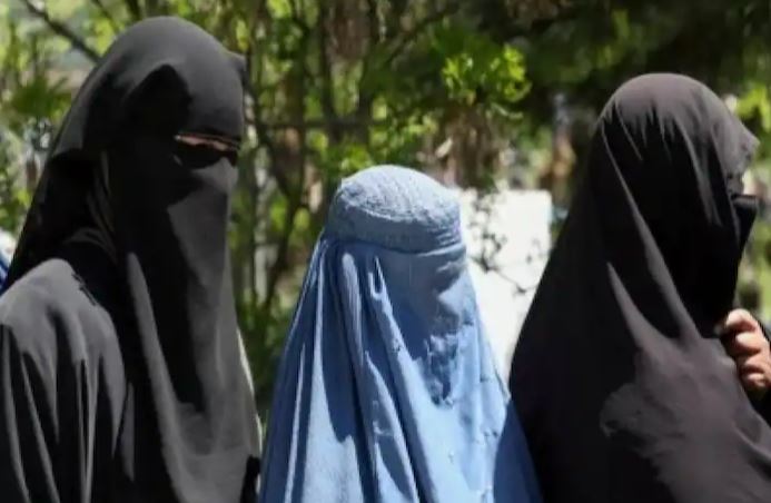 Taliban’s new decree: तालिबान ने NGO में महिलाओं के काम करने पर लगाई रोक, नया फरमान