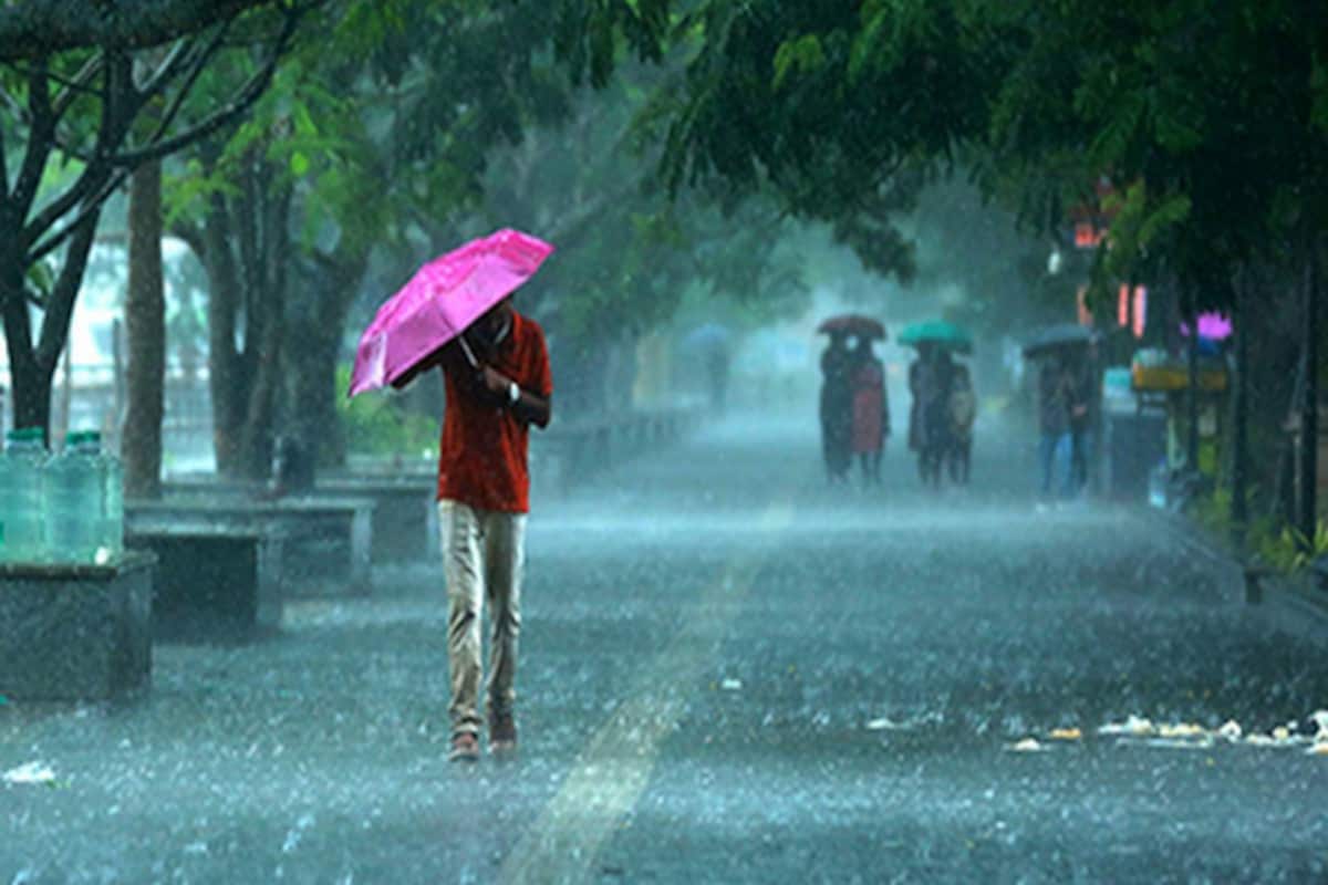 Lucknow Weather Today: लखनऊ में बारिश से लुढ़का पारा, यूपी के इन जिलों में आज बारिश के आसार