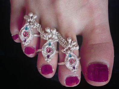 Women Jewelry : बिछिया पहनने का विशेष महत्व है , शुभ माना जाता है