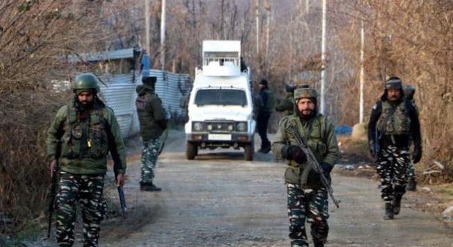 Jammu and Kashmir: शोपियां में आतंकियों और सुरक्षाबलों के बीच मुठभेड़, पूरे क्षेत्र को घेरा