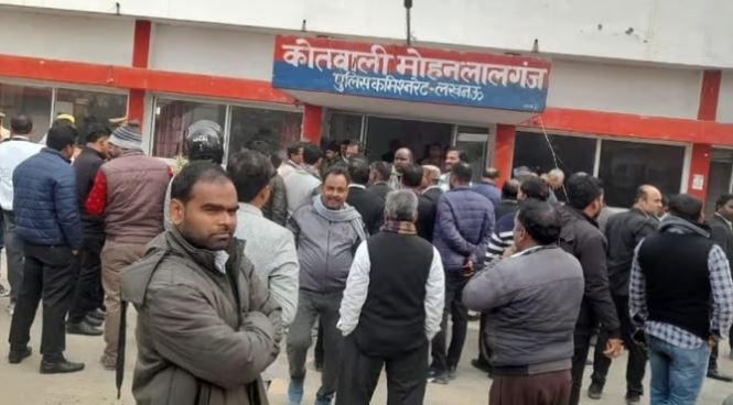 Lucknow News: वकील की पिटाई से नाराज साथियों ने लखनऊ-रायबरेली मार्ग किया जाम