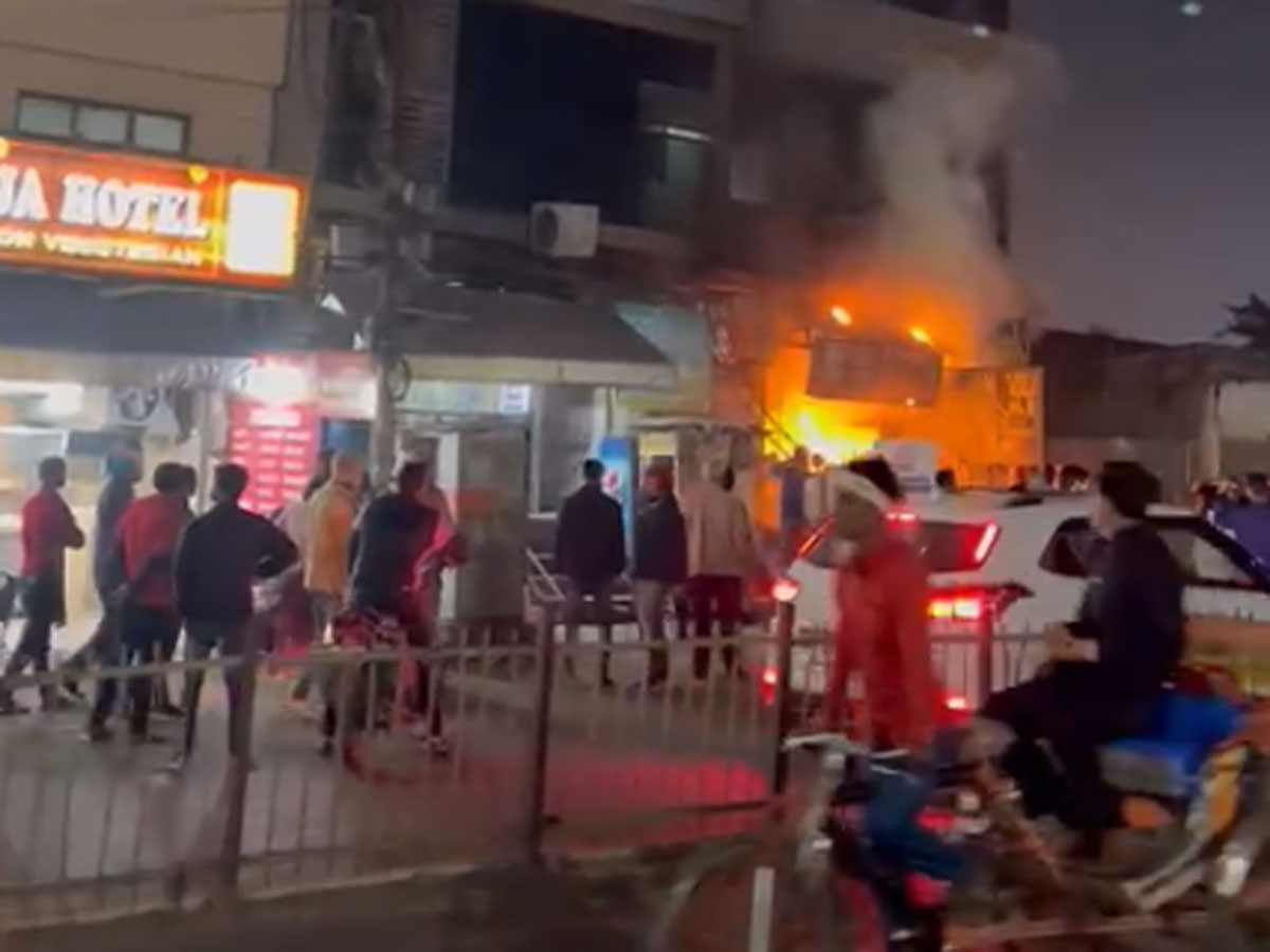 Lucknow News : बेस्ट बिरयानी रेस्टोरेंट में लगी भीषण आग, एक ग्राहक की जलकर मौत, दो कर्मचारी झुलसे