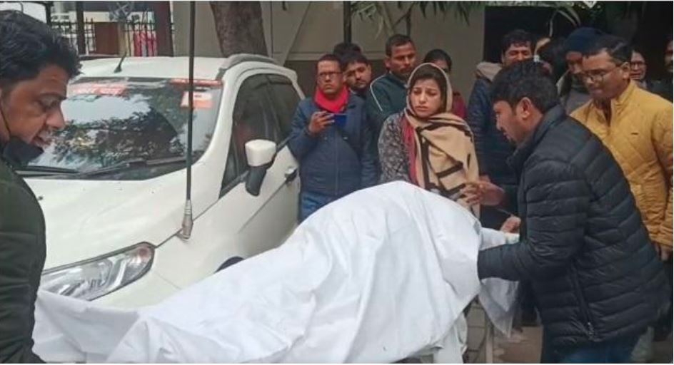 Alaya Apartment Collapse : सपा के राष्ट्रीय प्रवक्ता की मां की मौत, मलबे में दबी हैं पत्नी, 16 घंटे से रेस्क्यू जारी
