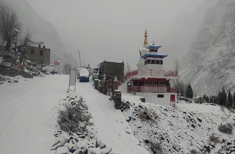 Lahaul-Spiti Snowfall : लाहौल-स्पीति में शुरू हुई बर्फबारी का दौर,घाटी हुई सफेद