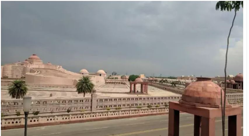 Lucknow Weather Today: लखनऊ में जारी है बादलों की आवाजाही खेल, सोमवार से फिर होगी बारिश, जानें पारा चढ़ेगा या गिरेगा?