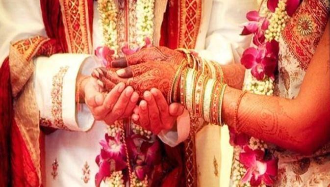 Vastu tips : शयन कक्ष में इस तस्वीर को लगाने से वैवाहिक जीवन आयेगी खुशहाली, जिंदगी को बनाती है आसान