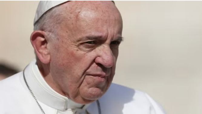 Homosexuality को अपराध घोषित करने वाले कानूनों की पोप फ्रांसिस ने निंदा की