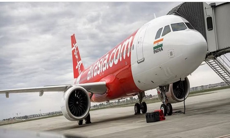 पक्षी से टकराने के बाद AirAsia की फ्लाइट की हुई इमरजेंसी लैंडिंग, लखनऊ से कोलकाता जा रहा था विमान