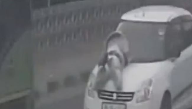 Delhi News: कंझावला कांड जैसी घटना आई सामने, युवक को टक्कर मार आधा किलोमीटर तक घसीटा