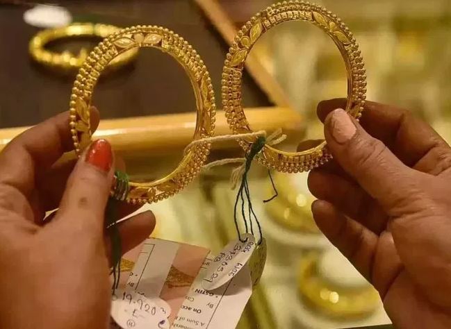 Gold price today, 16 March, 2023 : कीमती धातुओं में लगातार तीसरे दिन रिकॉर्ड गिरावट , जाने आज का भाव