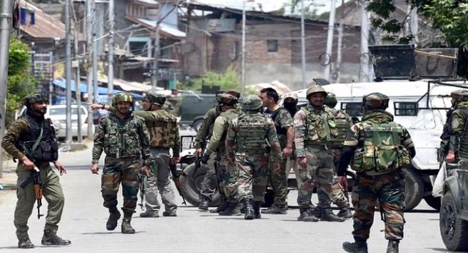 Jammu and Kashmir: बडगाम में सुरक्षाबलों और आतंकियों के बीच मुठभेड़, पूरे इलाके में तलाशी अभियान जारी