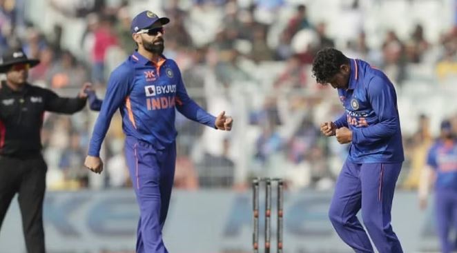 India and Sri Lanka ODI Match: श्रीलंका की आधी टीम लौटी पवेलियन, कुलदीप यादव ने की कमाल की गेंदबाजी