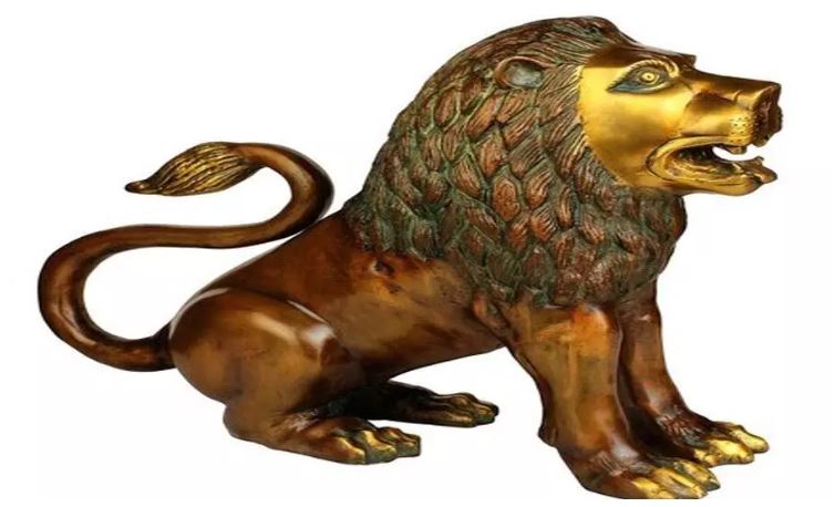 Vastu Tips : घर में इस धातु का शेर रखने पर दूर हो सकती हैं परेशानियां, उन्नति का कारण बनता है