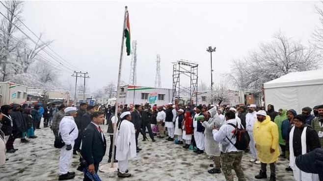 Bharat Jodo Yatra: बर्फबारी के बीच श्रीनगर में राहुल गांधी ने फहराया तिरंगा, पदयात्रा का आज होगा समापन