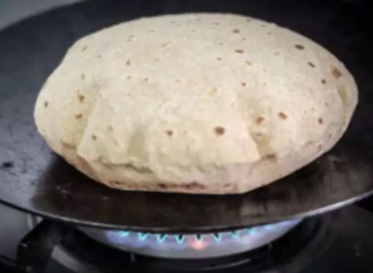 Roti Banana Varjit : मां लक्ष्मी से जुड़े त्योहार आने पर घर में रोटी नहीं पकवान बनाए जाने चाहिए, शुभ परिणाम मिलते हैं