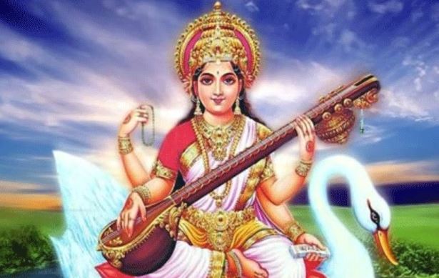 Saraswati Puja 2023 : मां सरस्वती की पूजा धूमधाम से करते है छात्र-कलाकार, शिक्षा सामग्री का करें दान