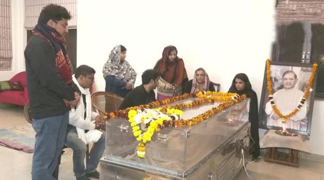 Sharad Yadav Death News: शरद यादव के पार्थिव शरीर को दिल्ली लाया गया, पैतृक गांव में होगा अंतिम संस्कार