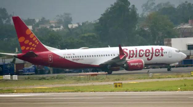 Delhi News: पुणे जा रहे SpiceJet के विमान में ​बम की सूचना से मचा हड़कंप, जांच जारी