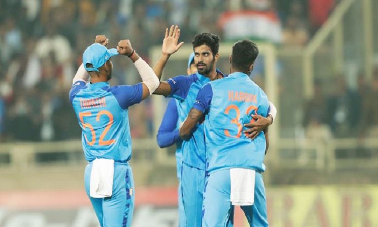 India and New Zealand T20 match: न्यूजीलैंड की तूफानी पारी पर वॉशिंगटन सुंदर ने लगाया ब्रेक, एक ओवर में झटके दो विकेट