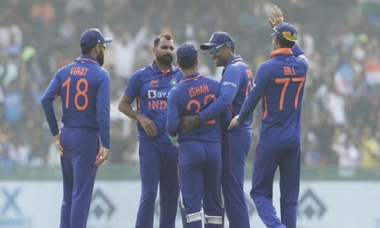 India and New Zealand: शमी की तूफानी गेंदबाजी, न्यूजीलैंड की पारी लड़खड़ाई, आधी टीम लौटी पवेलियन