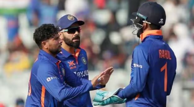 India and Sri Lanka ODI Series: श्रीलंका की टीम हुई ऑलआउट, भारत को जीत के लिए चाहिए 216 रन