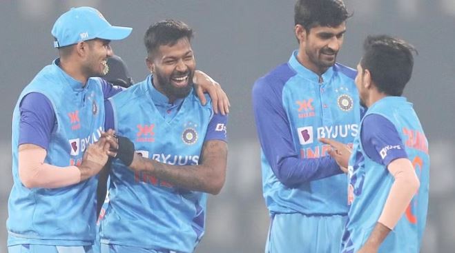 India and New Zealand: न्यूजीलैंड ने दिया भारत को 100 रनों का लक्ष्य, टीम इंडिया के गेंदबाजों ने बरपाया कहर