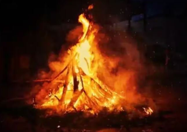 Holika Dahan 2023: होलिका दहन के दिन रखें इन बातों का ध्यान, विशेष पूजा की जाती है