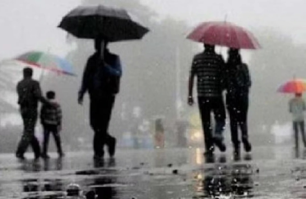तमिलनाडु में बेमौसम बारिश ने लोगों को किया परेशान, मौसम विभाग ने जारी किए एडवाइजरी