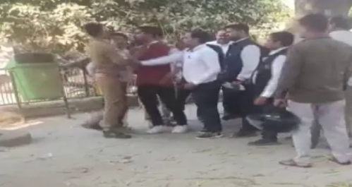 कानपुर पुलिस लाइंस में भिड़ गए वकील और पुलिसवालों, देखिए कौन पड़ा भारी